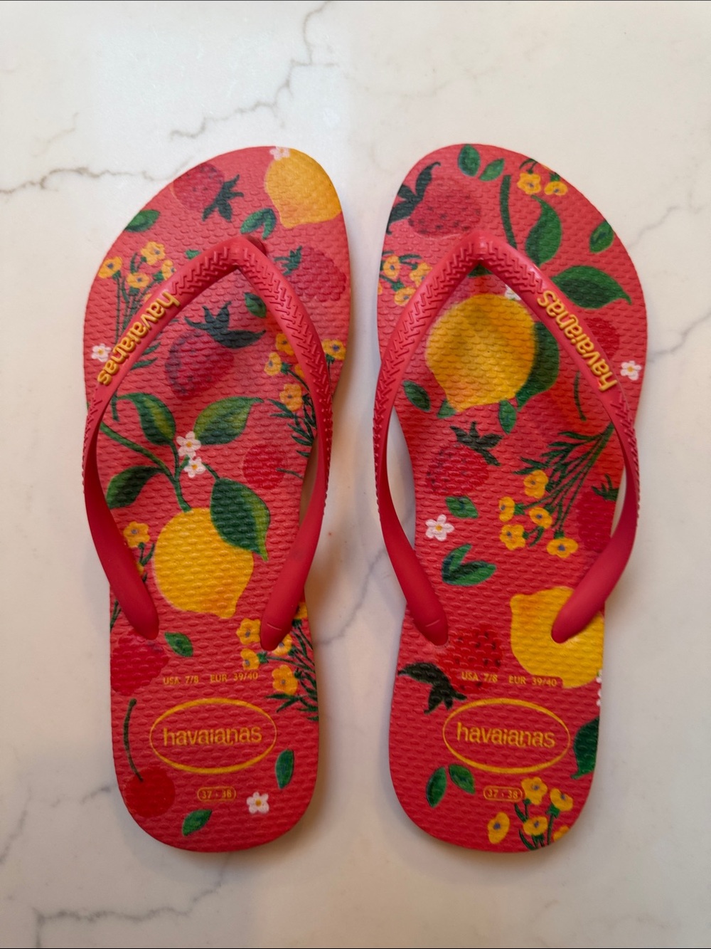 Havaianas Pink 
Flip Flops with Yellow Lemon Print